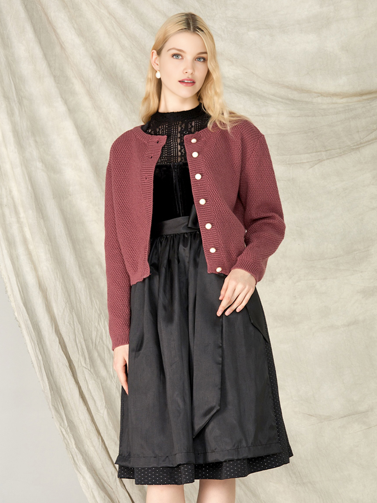 Modernes Dirndl in Lila