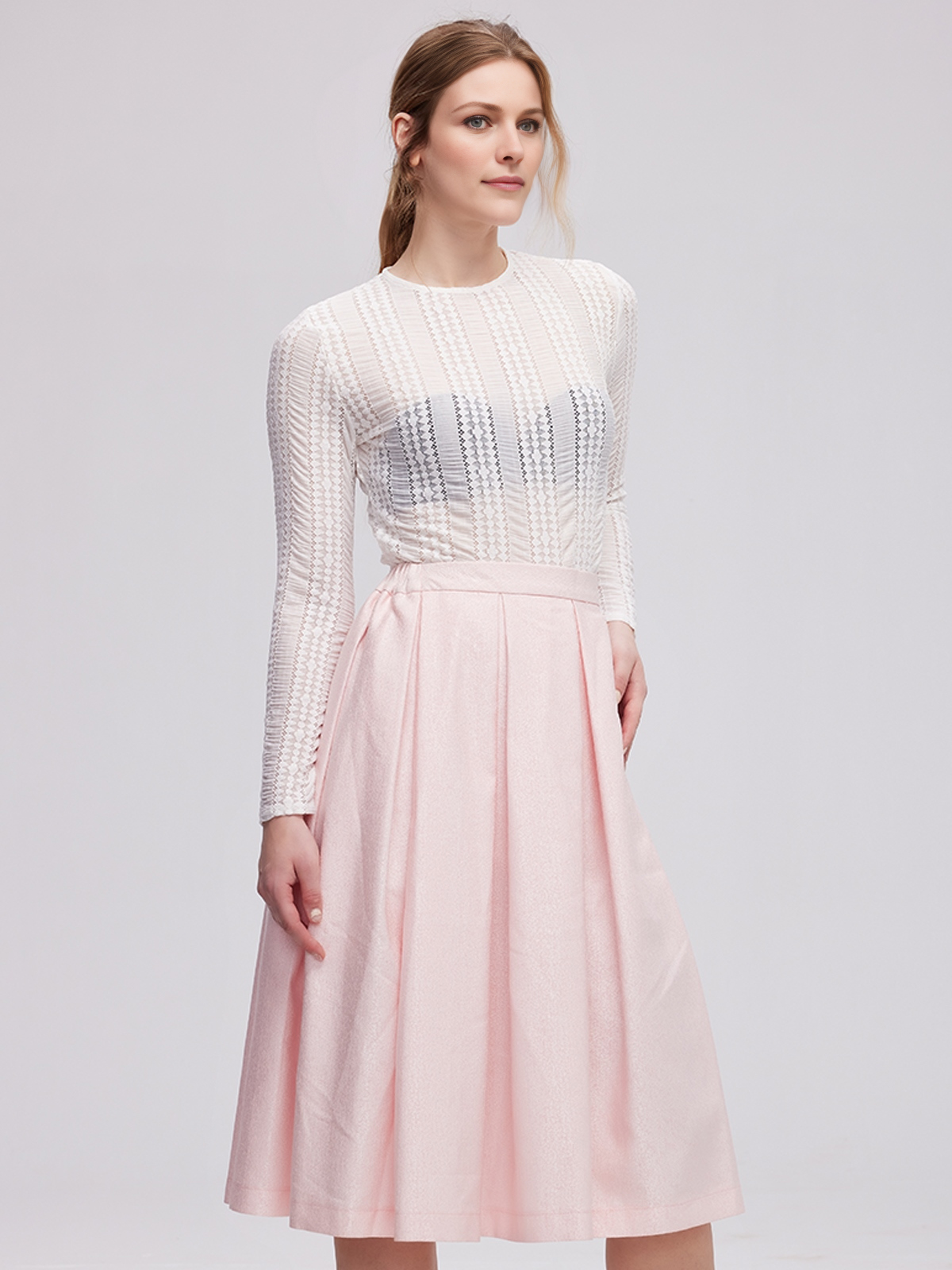 Modernes Dirndl in Rosa – perfekt für den Alltag