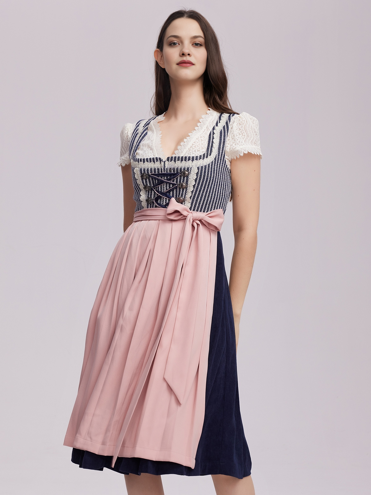 Modernes Dirndl in Blau