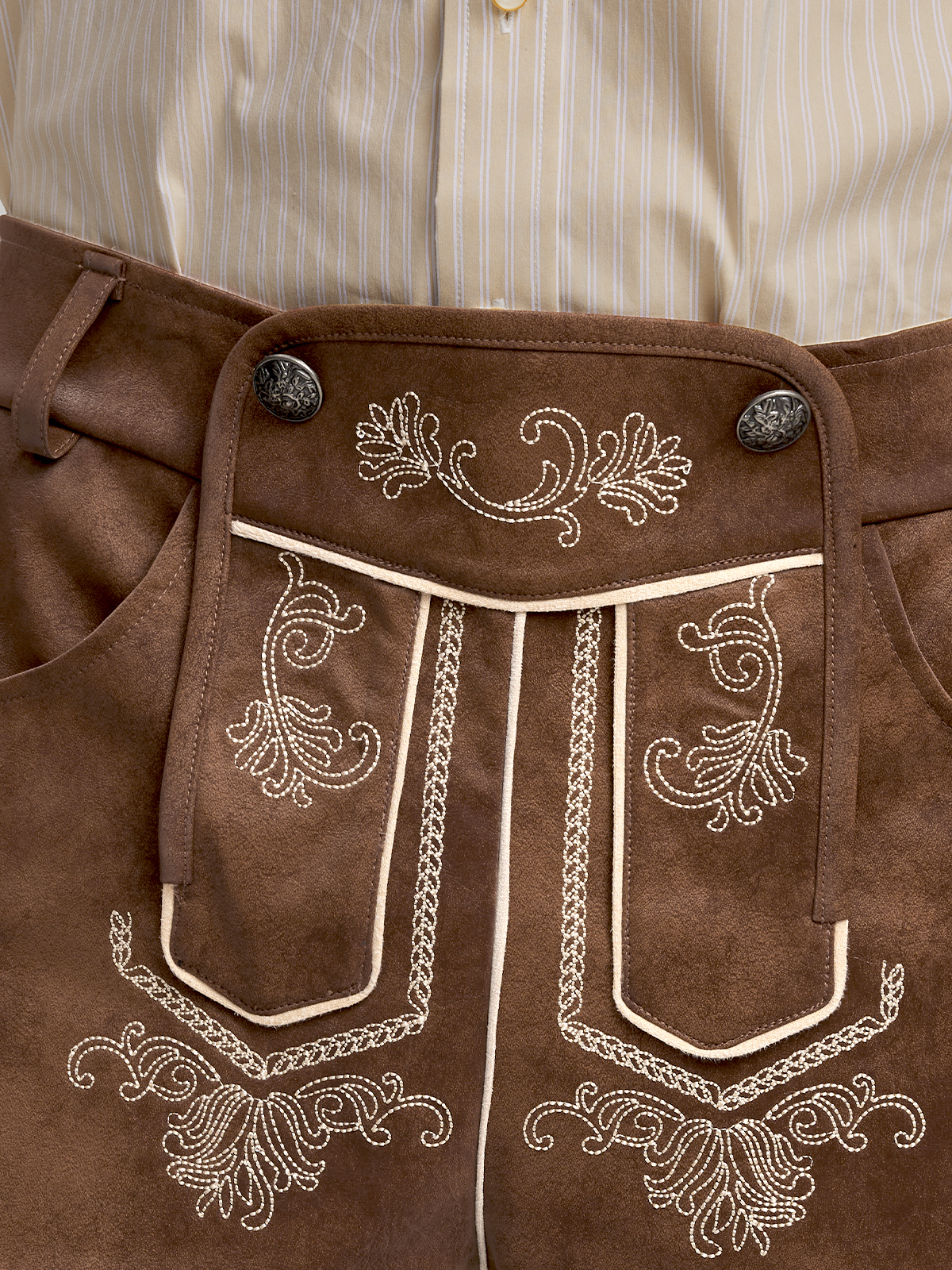 Dirndl mit Lederhose