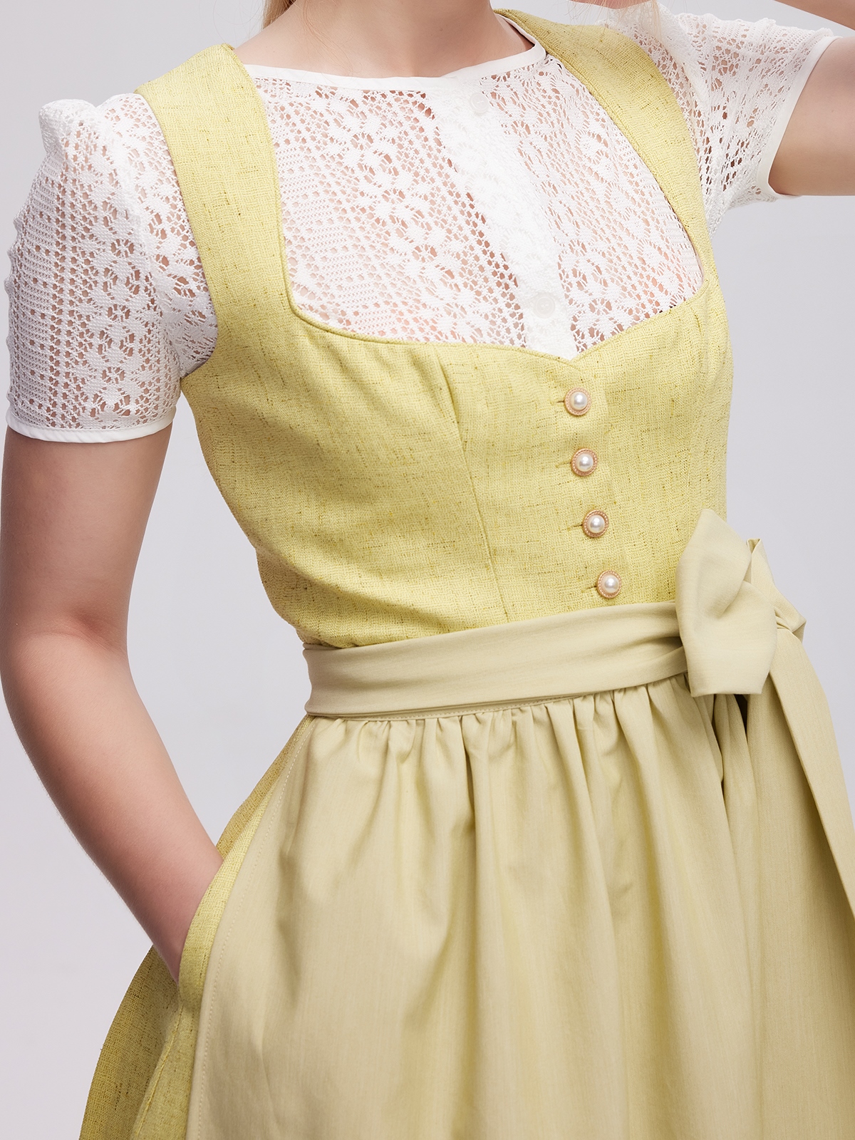 Helles Dirndl in Gelb