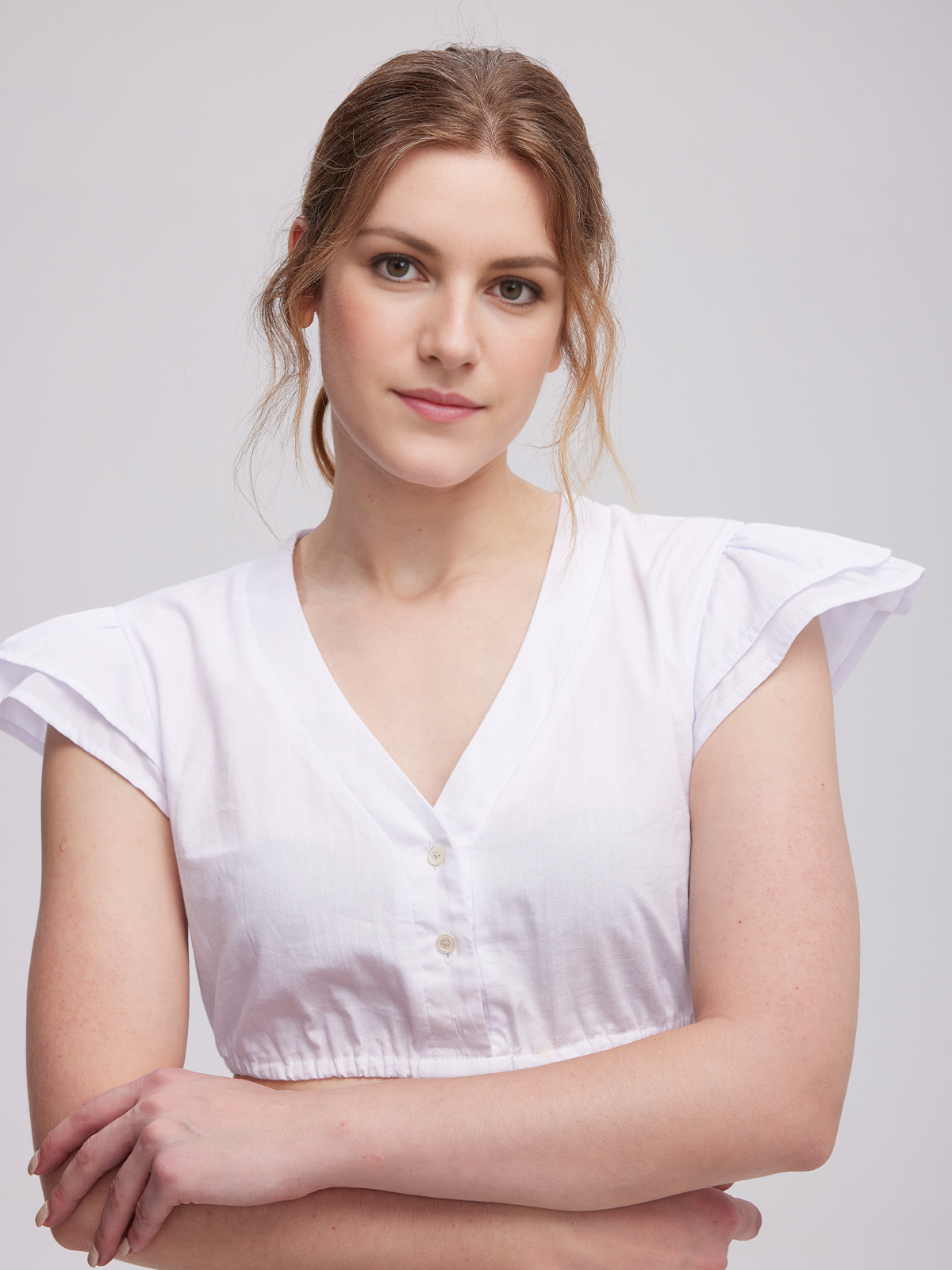 Dirndl mit tiefem Ausschnitt in eleganter Weiß-Optik