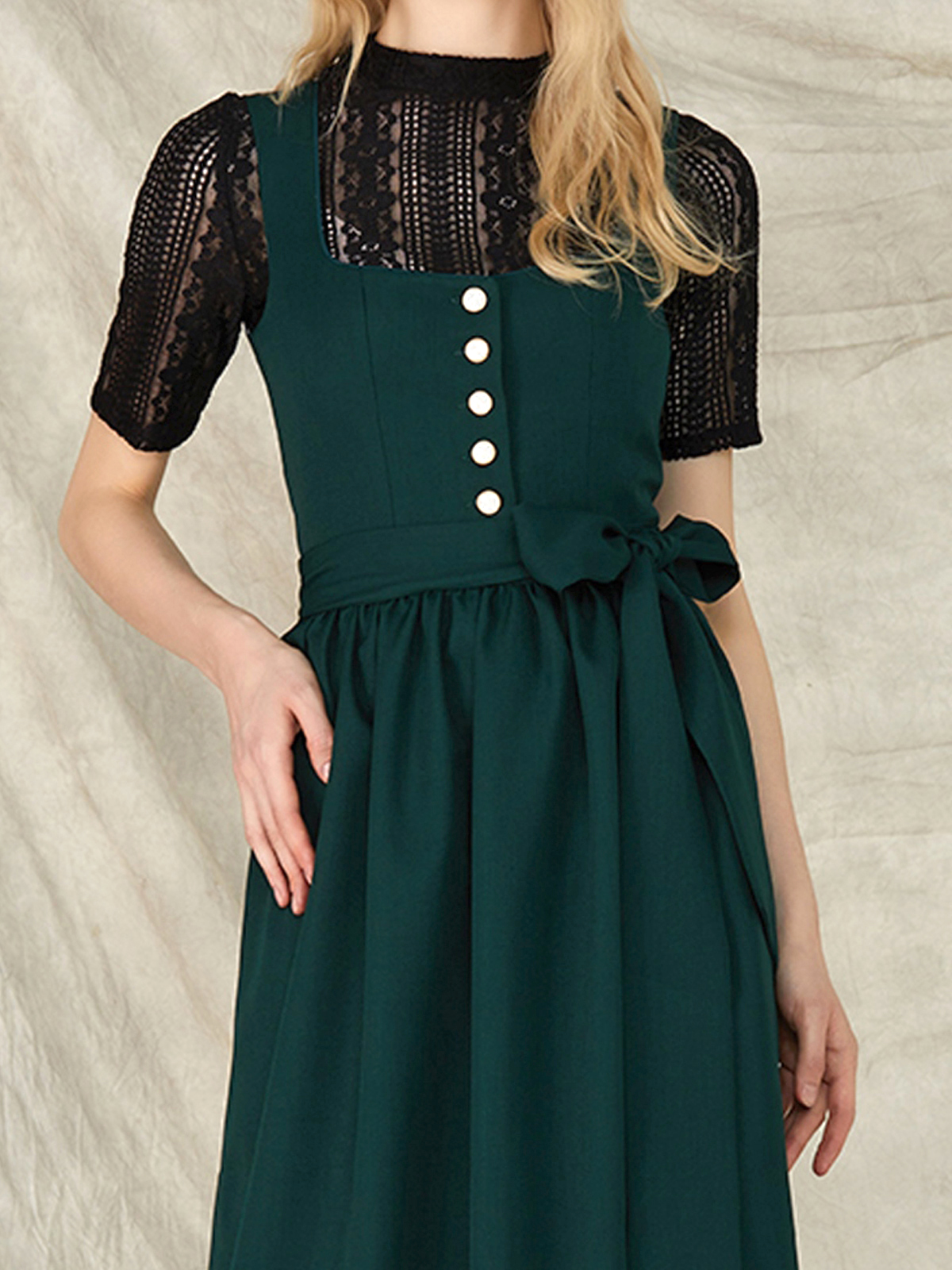 Modernes Dirndl in Grün