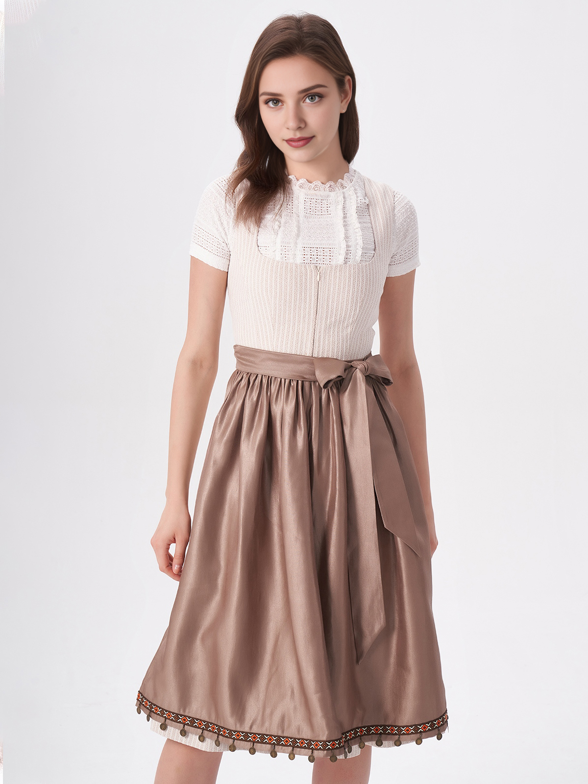 Modernes Dirndl in Beige