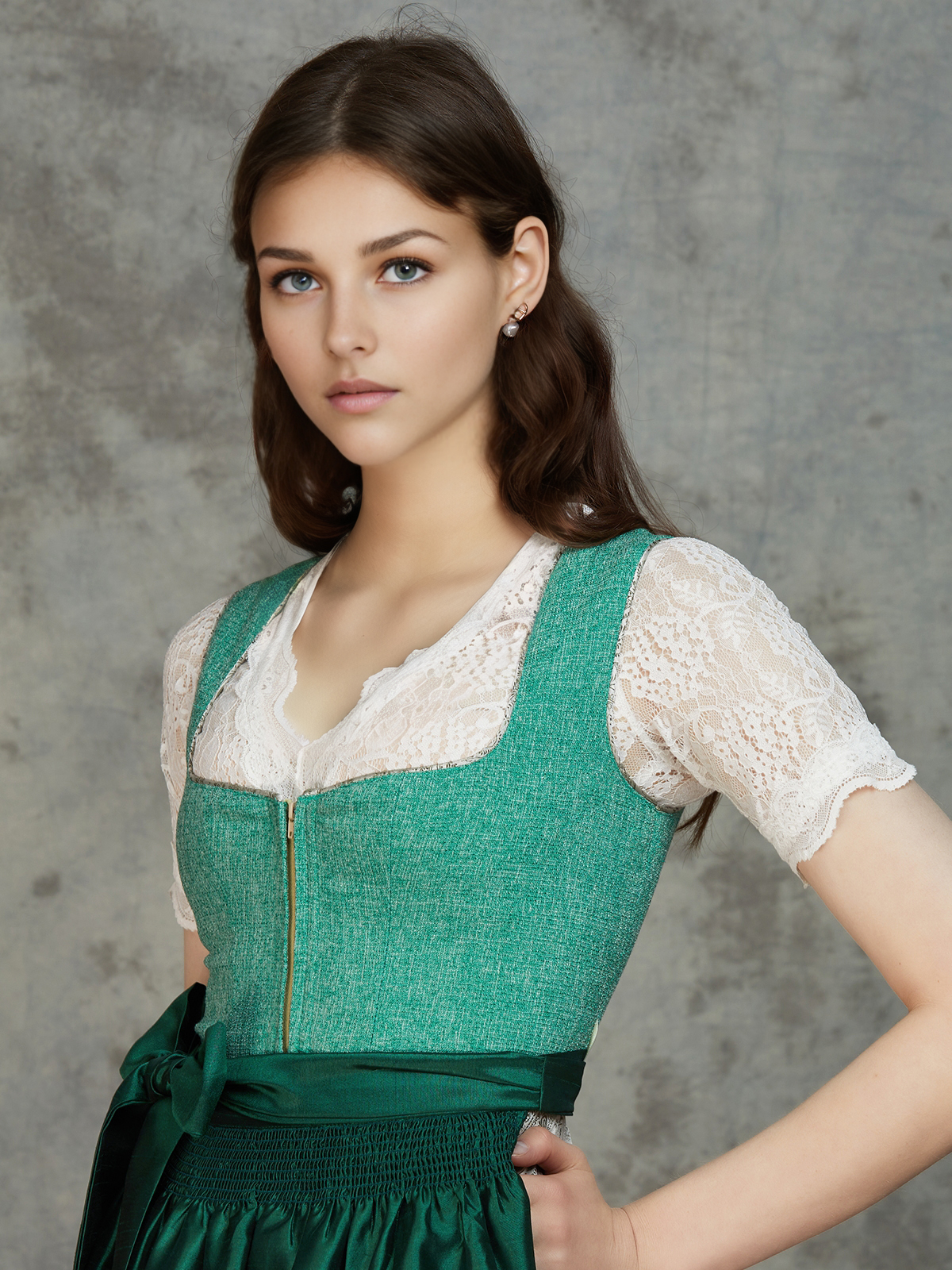 Modernes Dirndl in Blau