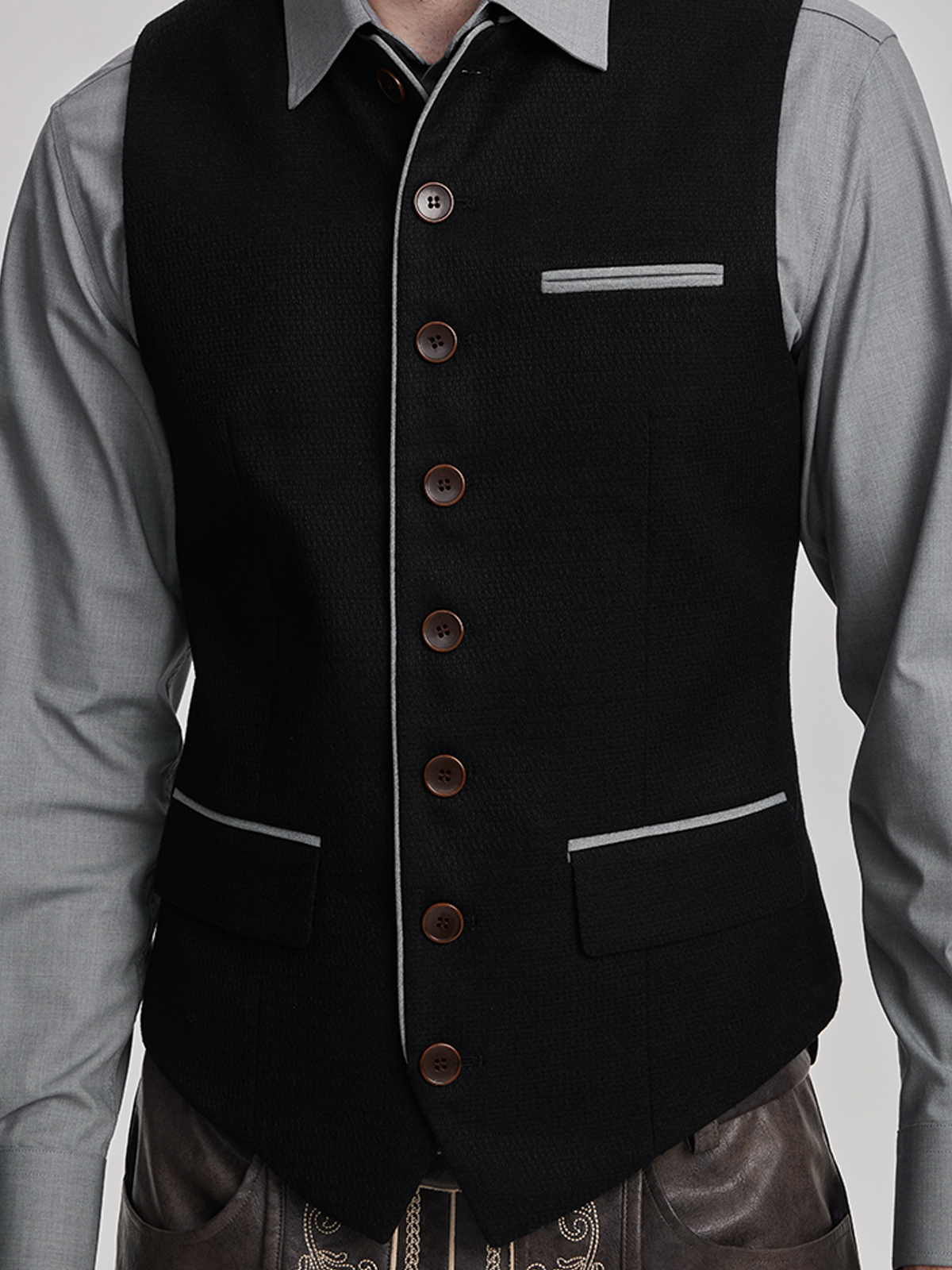 Ehreer Dirndl in Schwarz – Eleganz pur