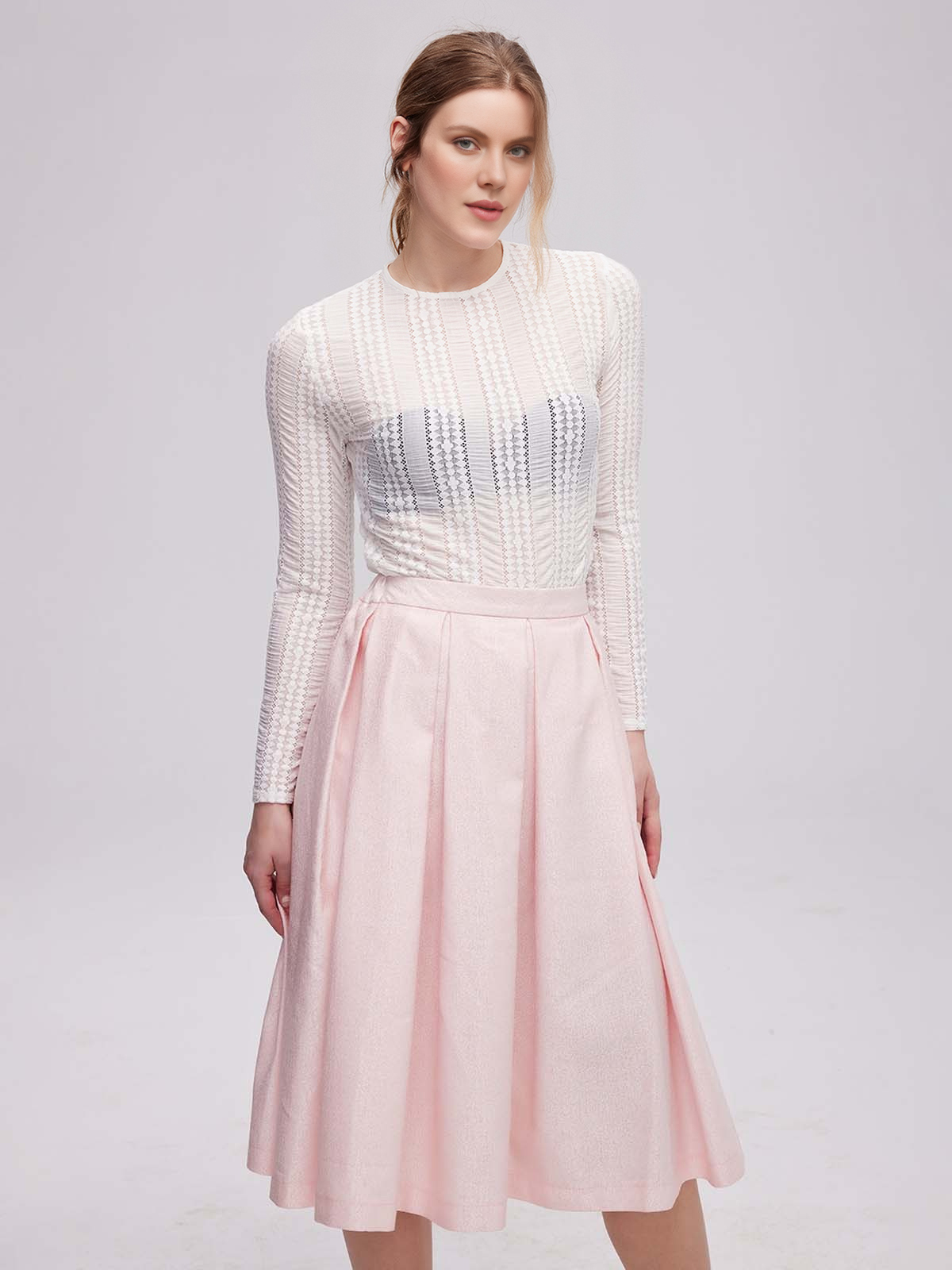 Moderne Dirndl mit schlanker Silhouette