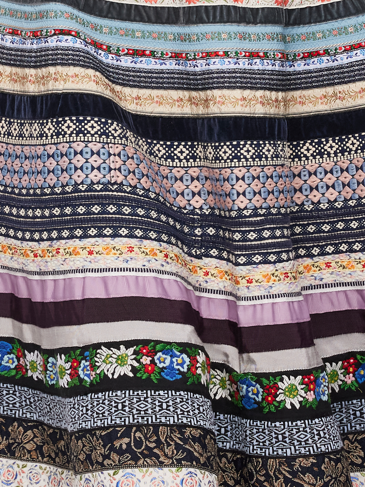 Dirndl in Blau – ein moderner Klassiker