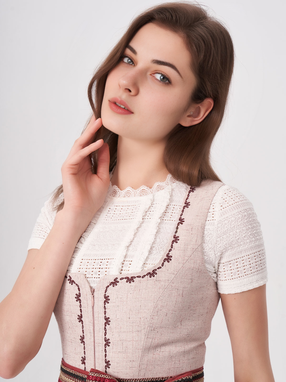 Moderner Mini-Dirndl Look in Rosa