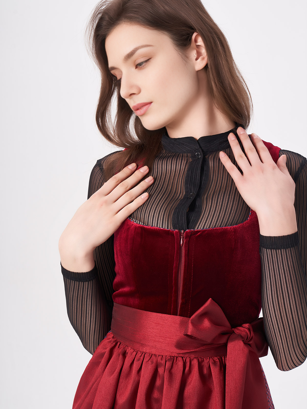 Dirndlbluse mit eckigem Ausschnitt in Rot
