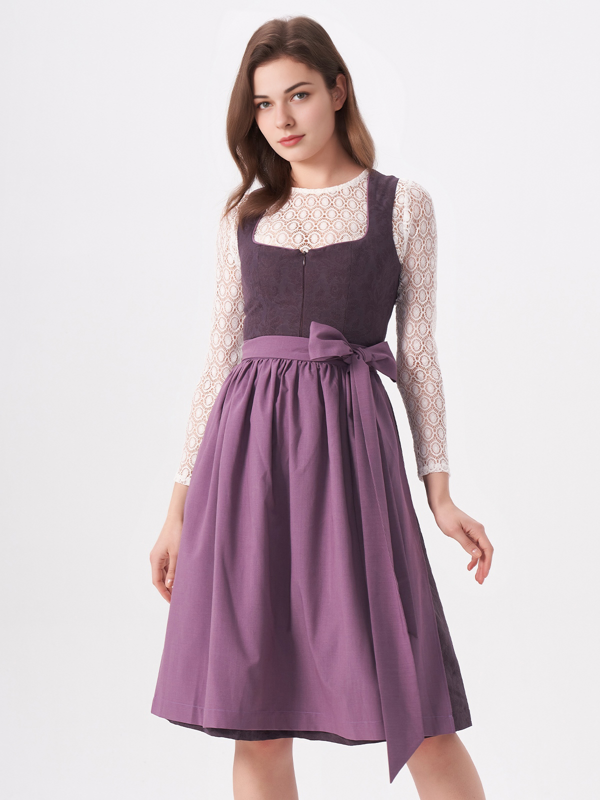 Ein elegantes lila Dirndl mit feinen Details