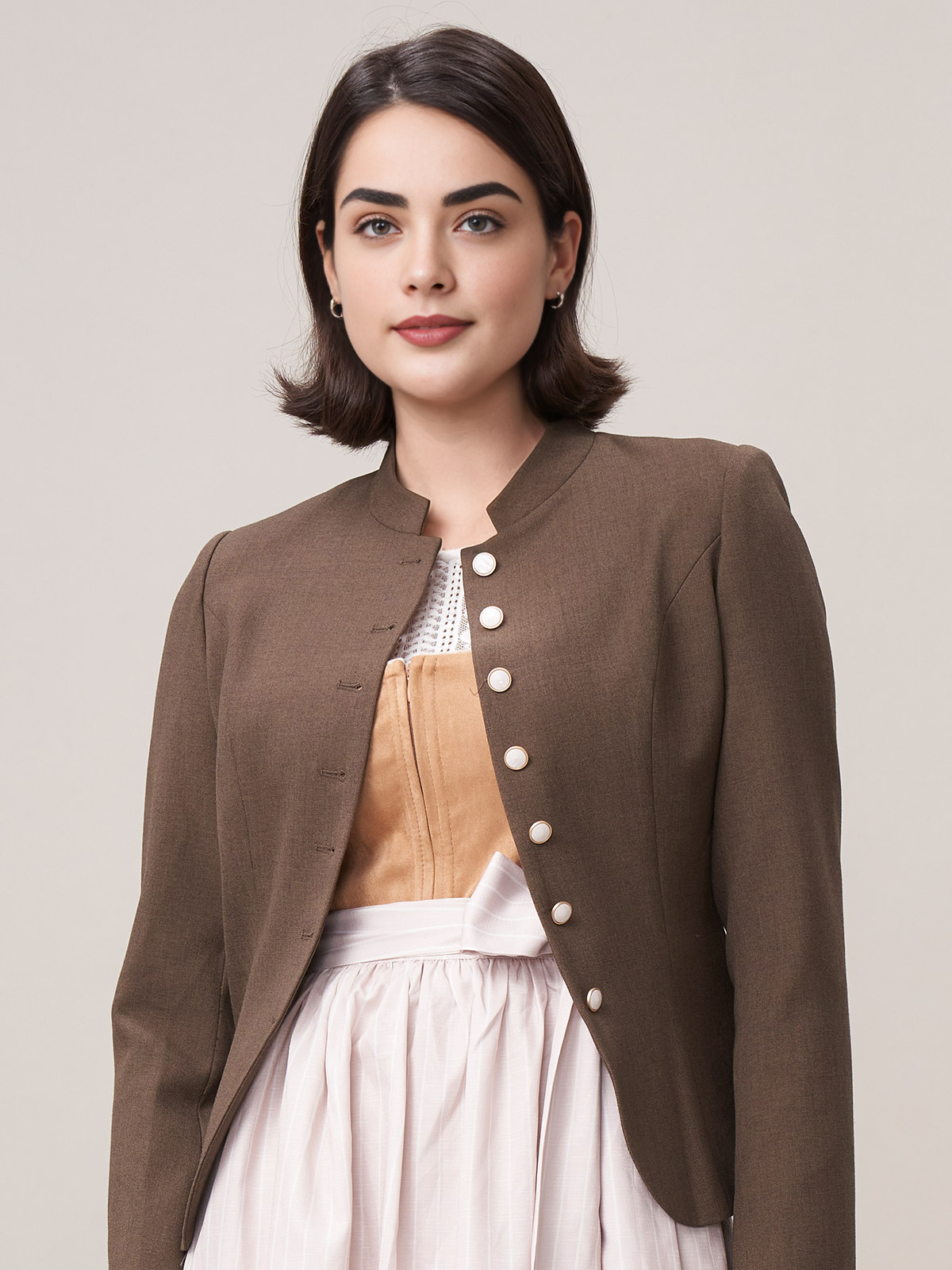 Traditionelles Dirndl in modernen Farben
