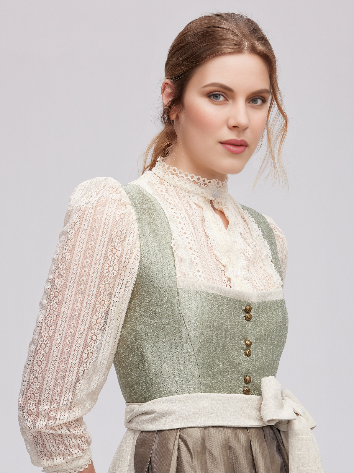 Modernes Dirndl in Grün – perfekt für den Alltag