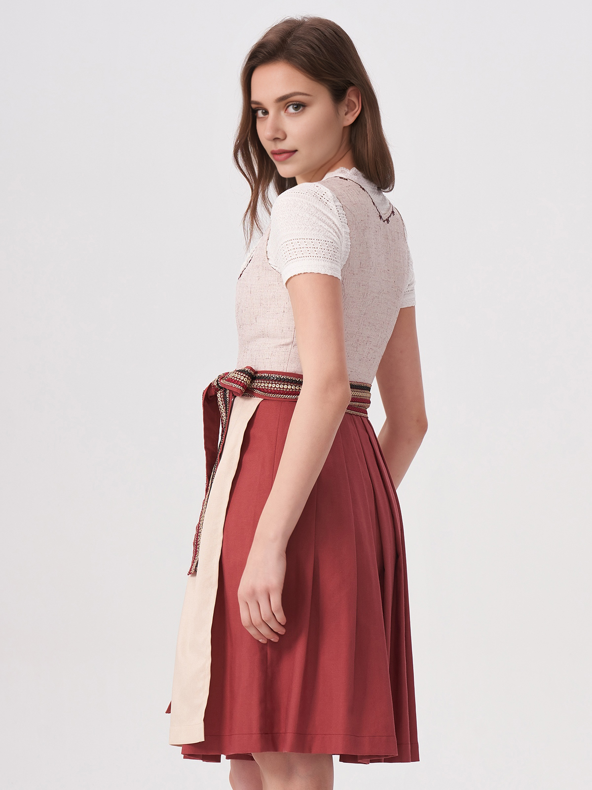 Dirndl in moosgrün mit rosa Bluse