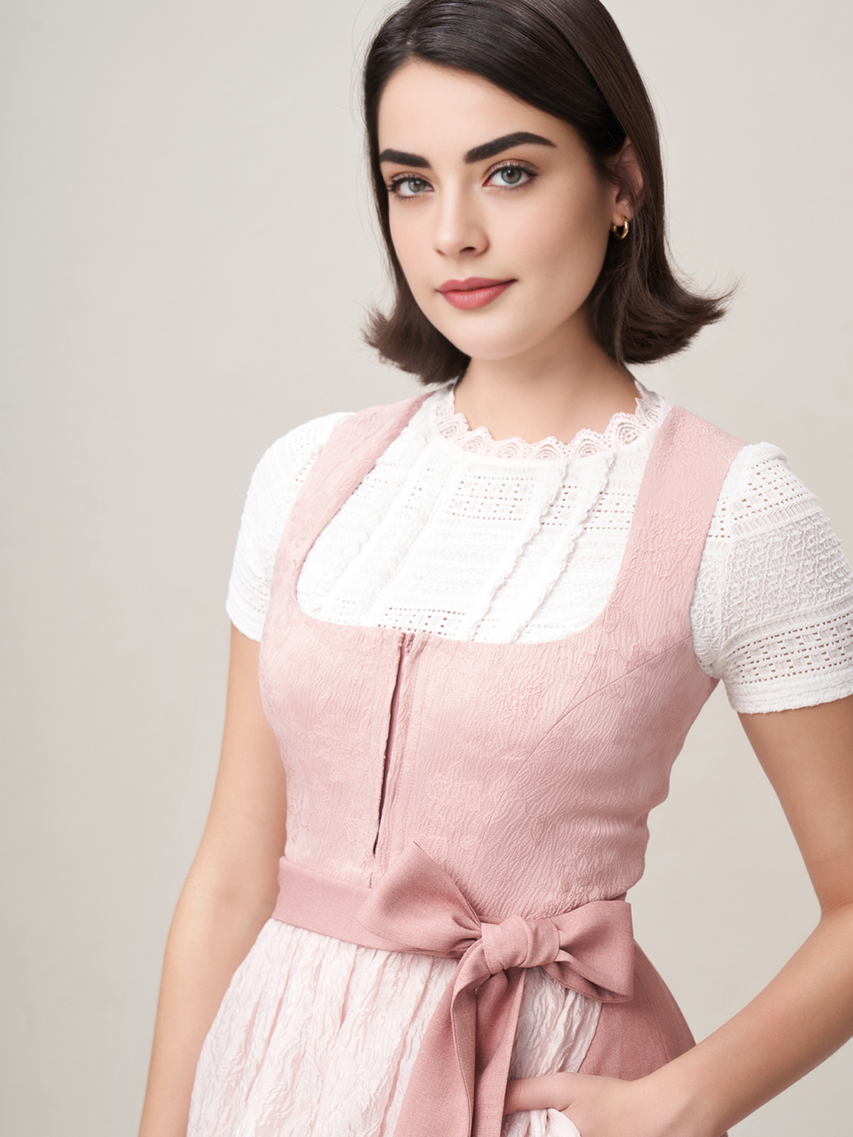 Blaues Dirndl mit rosa Akzenten