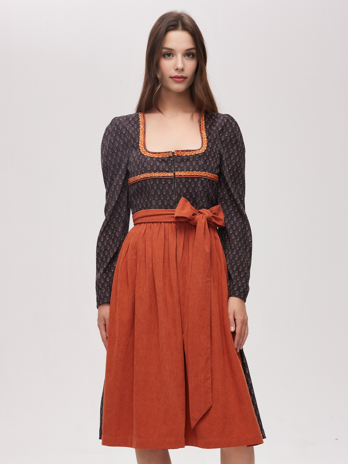 Dirndl in Schwarz – zeitlos elegant